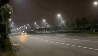 来重庆，一定要坐一次烧天然气的“黄色法拉利”