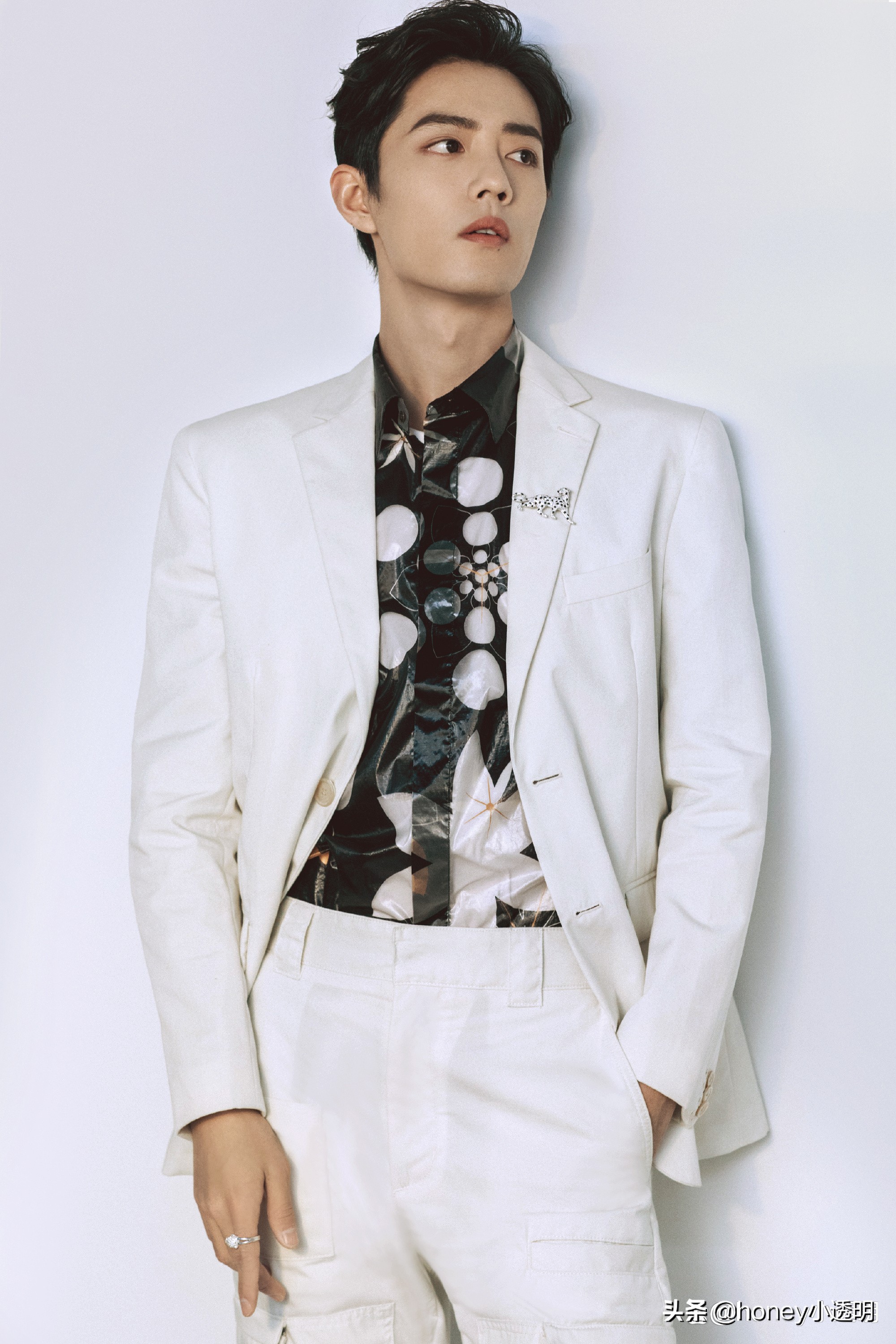 肖战代言新养道,蒙牛第四次寻求合作!粉丝不计前嫌,有大格局