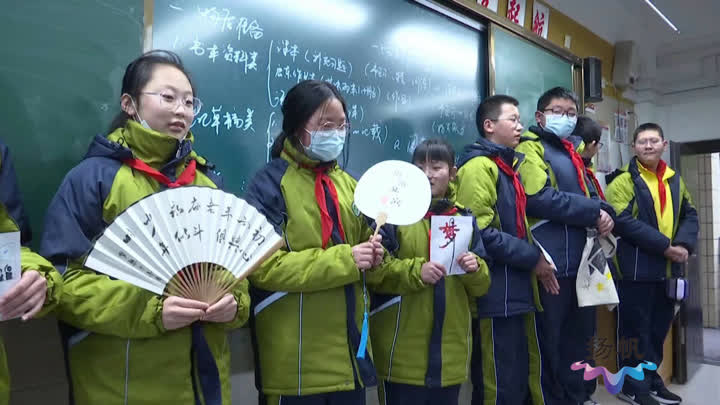 今天我市各中小学开学报到 学生们的寒假作业“不一般”