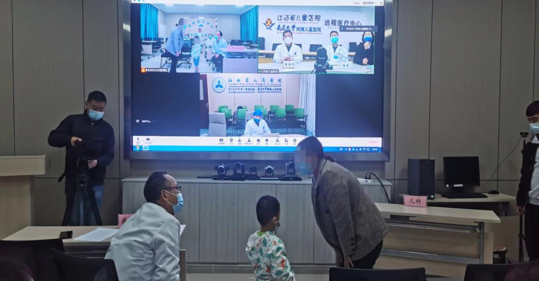 “互联网+医疗”的探索实践者——记江西省人民医院援疆队员管细红