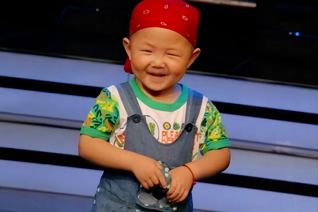 3岁出名,5岁上春晚,年挣百万,小神童张峻豪如今咋样了?