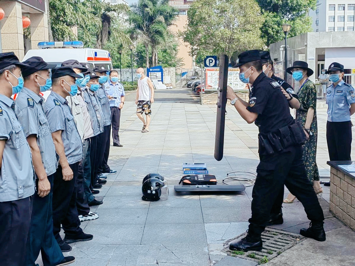 乐山市精神卫生中心开展夏季“实战”背景下反恐处突演练