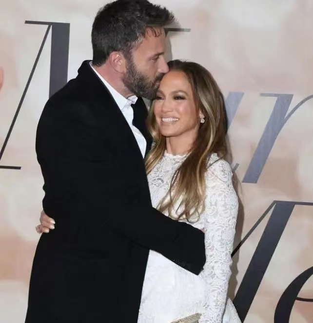 橘子晚报/大本洛佩兹结婚，邓紫棋改微博名字