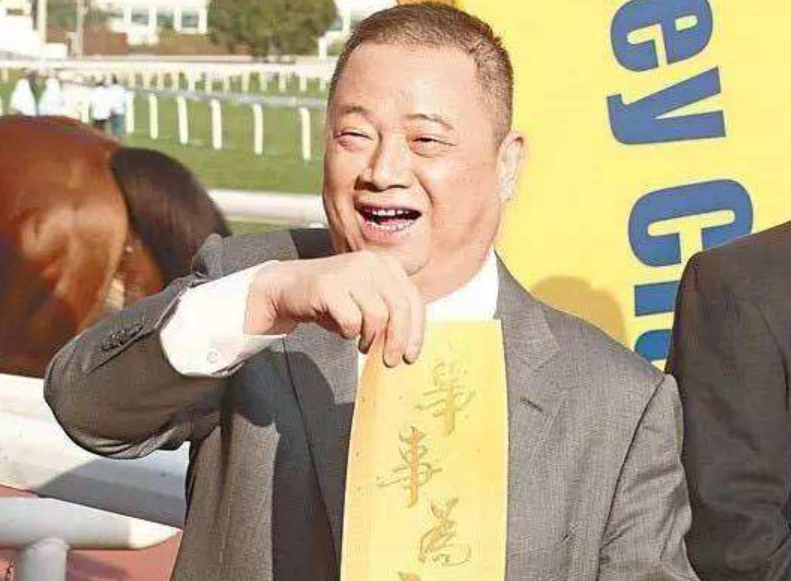 14年前，广东富豪投资700亿建中国第一高楼，结果却成第一烂尾楼