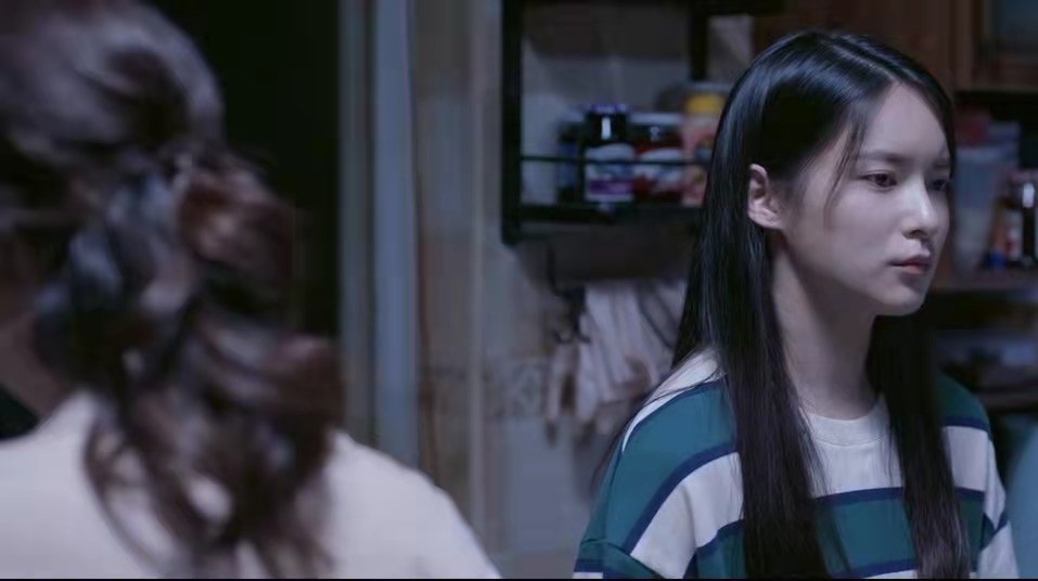 心居：冯晓琴抓包茜茜“知三当三”却费力掩护？事实证明她的目的不单纯