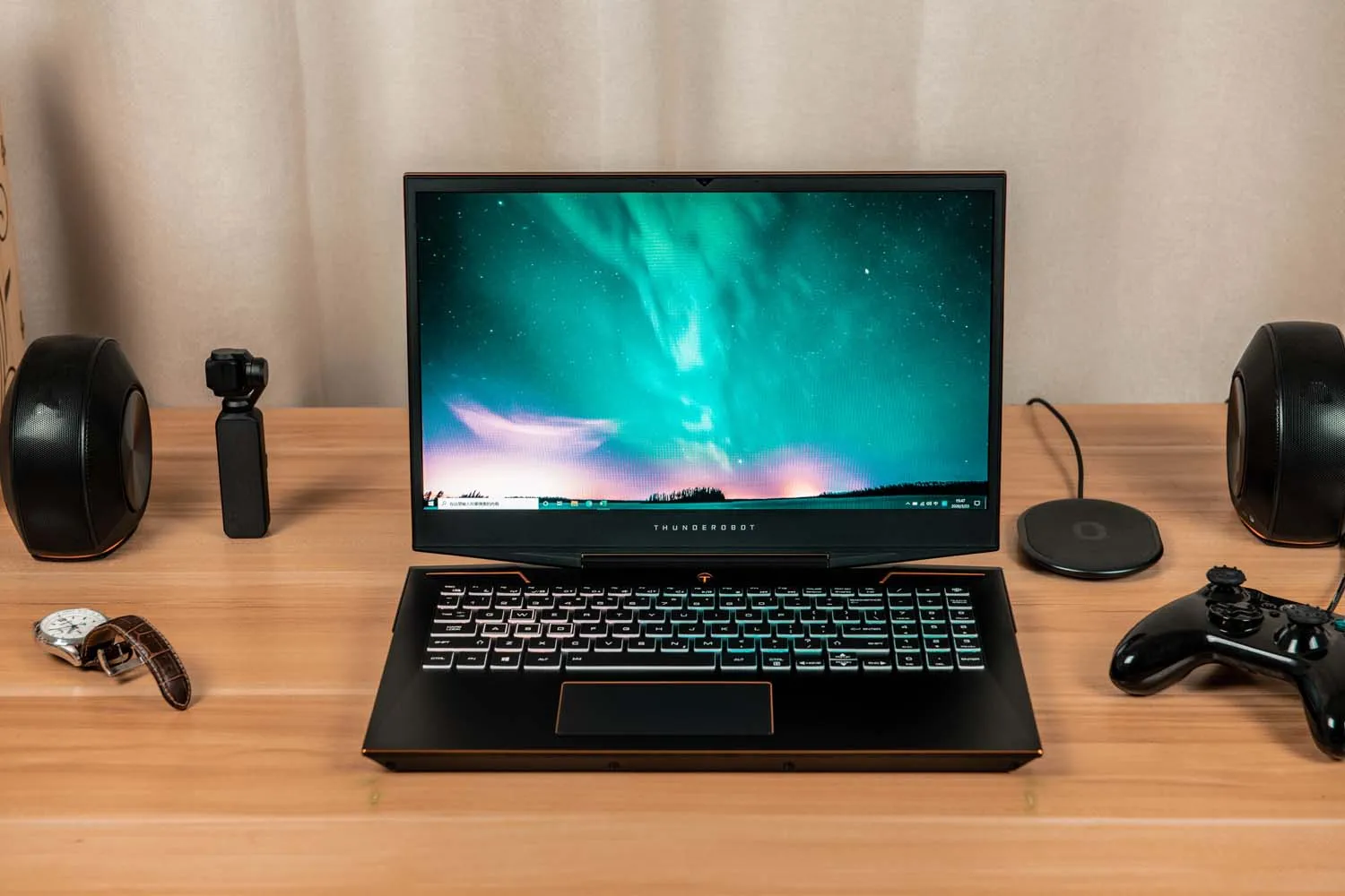 当年高考结束走出考场的那一刻(高考结束啦！跑出考场的那一刻)