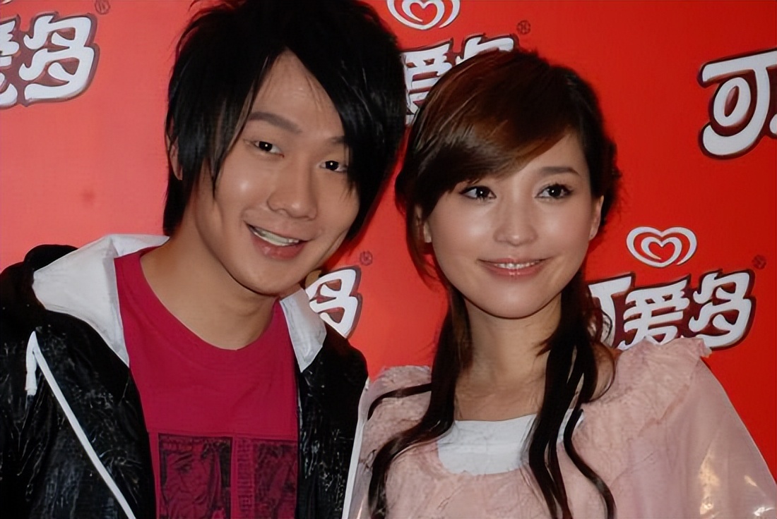 看了她们，才知道什么叫“自带清纯校花脸”，有些气质真是天生的