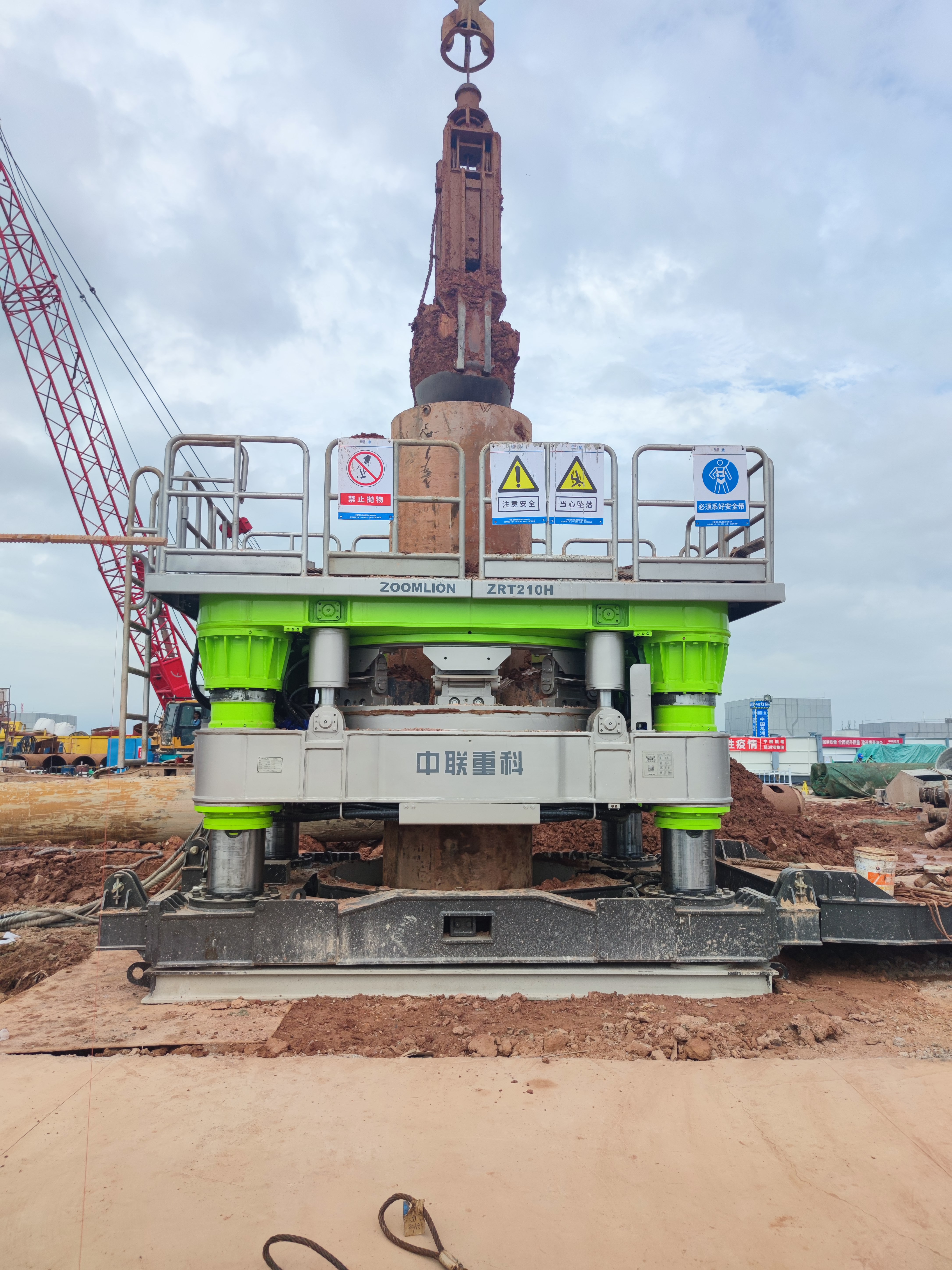 “钻”业技能强大！南宫·NG28重科全回转钻机助建宝安国际机场T4枢纽站