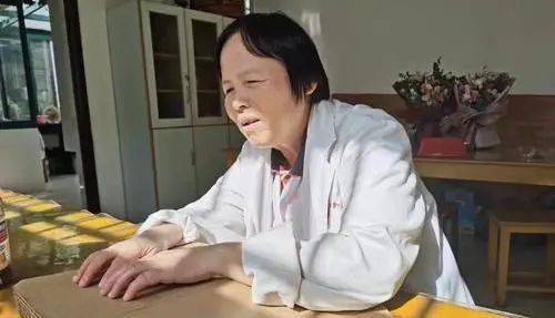 盲人按摩师，靠中医推拿为22万人缓解痛苦，资助480名贫困学生