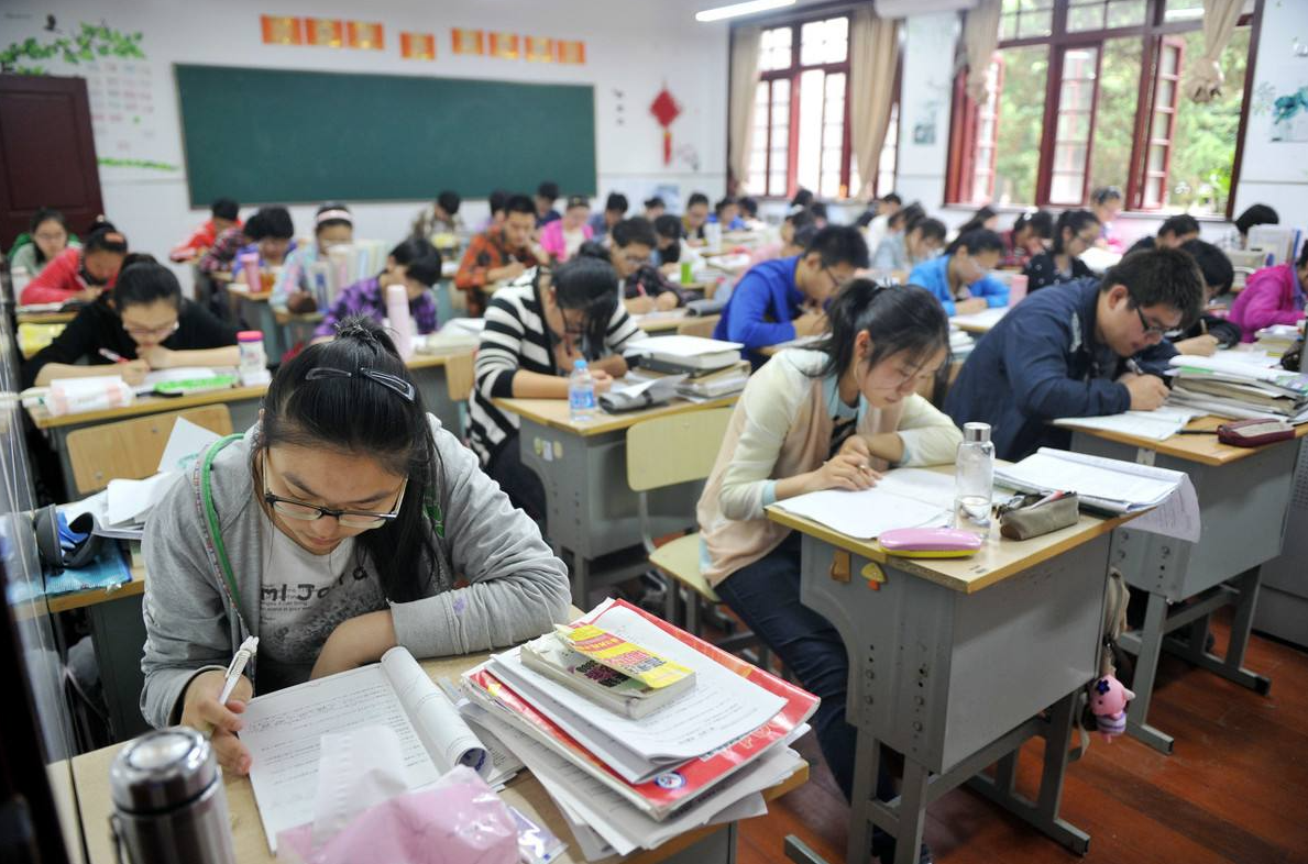 高中生用化学元素写春联，学渣看了不认识，难道这就是学霸的世界