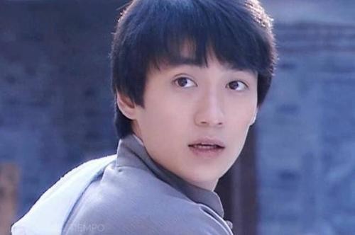 “小公爷”朱一龙，曾跑龙套10年，30岁逆袭成顶流，戏外仍未婚