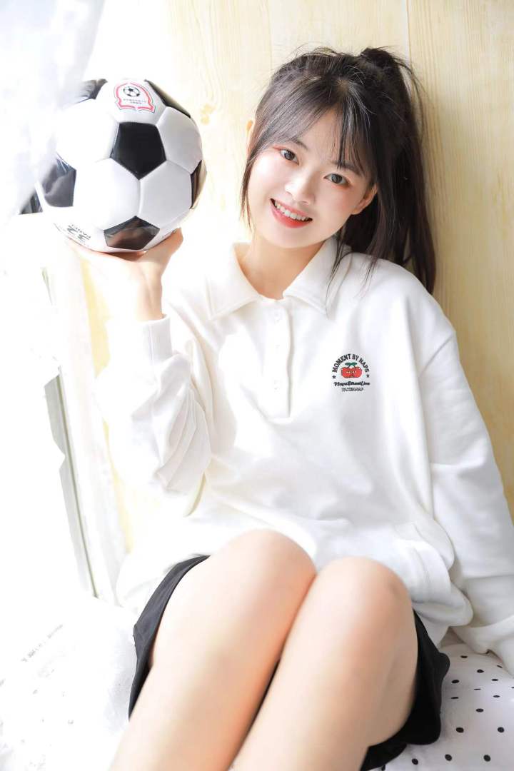 拍照顯臉小的方法，都很簡單易學(xué)，給女朋友拍照一定要學(xué)會