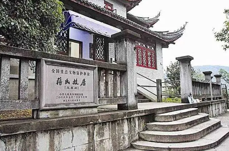 1987年，蒋经国看完邓小平送给的礼，红了眼眶：共产党的情我领了