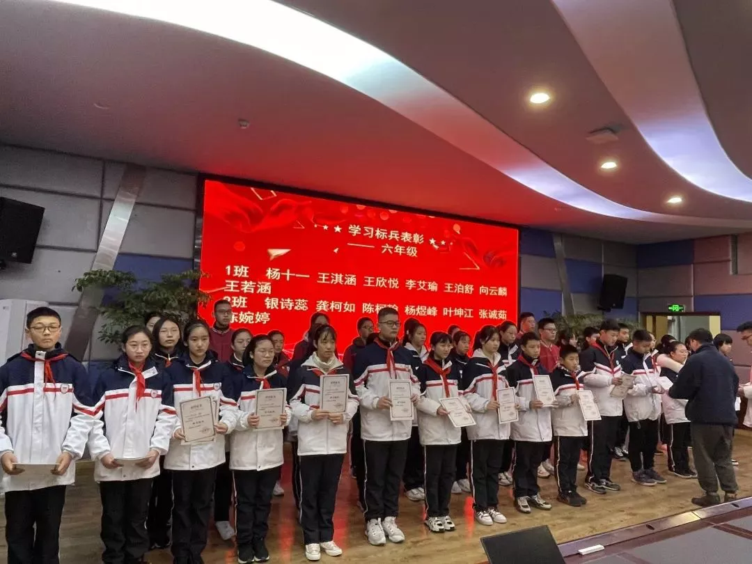 偶像谷爱凌、挑战擦皮鞋、一起向未来！成都开学第一天，太会玩了