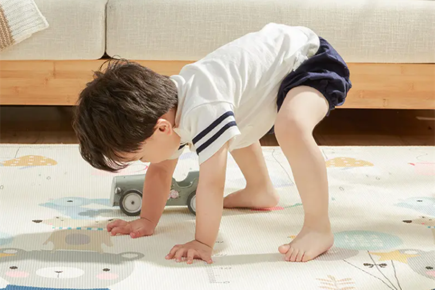 匍匐爬,青蛙跳……宝宝竟然有这么多爬行姿势?