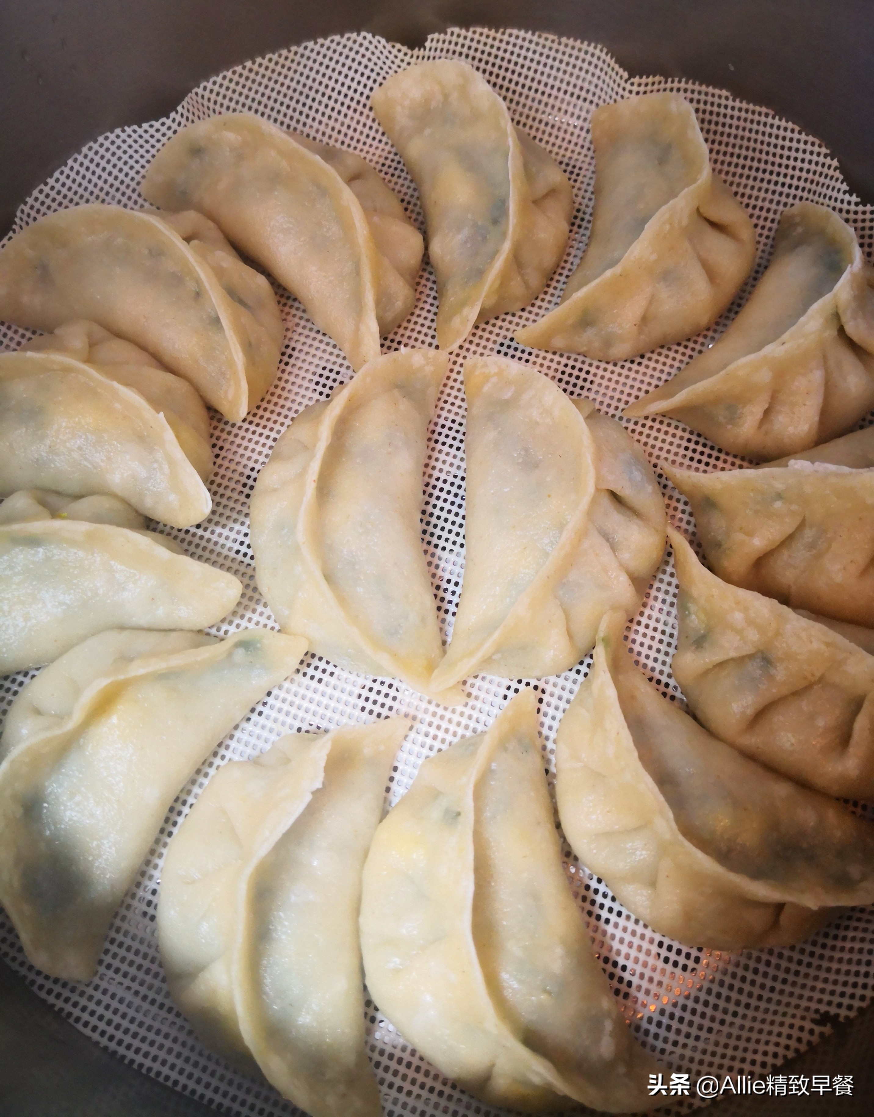 复刻餐馆的莜面蒸饺,这样和面不开裂更好包,皮软劲道馅还大,赞