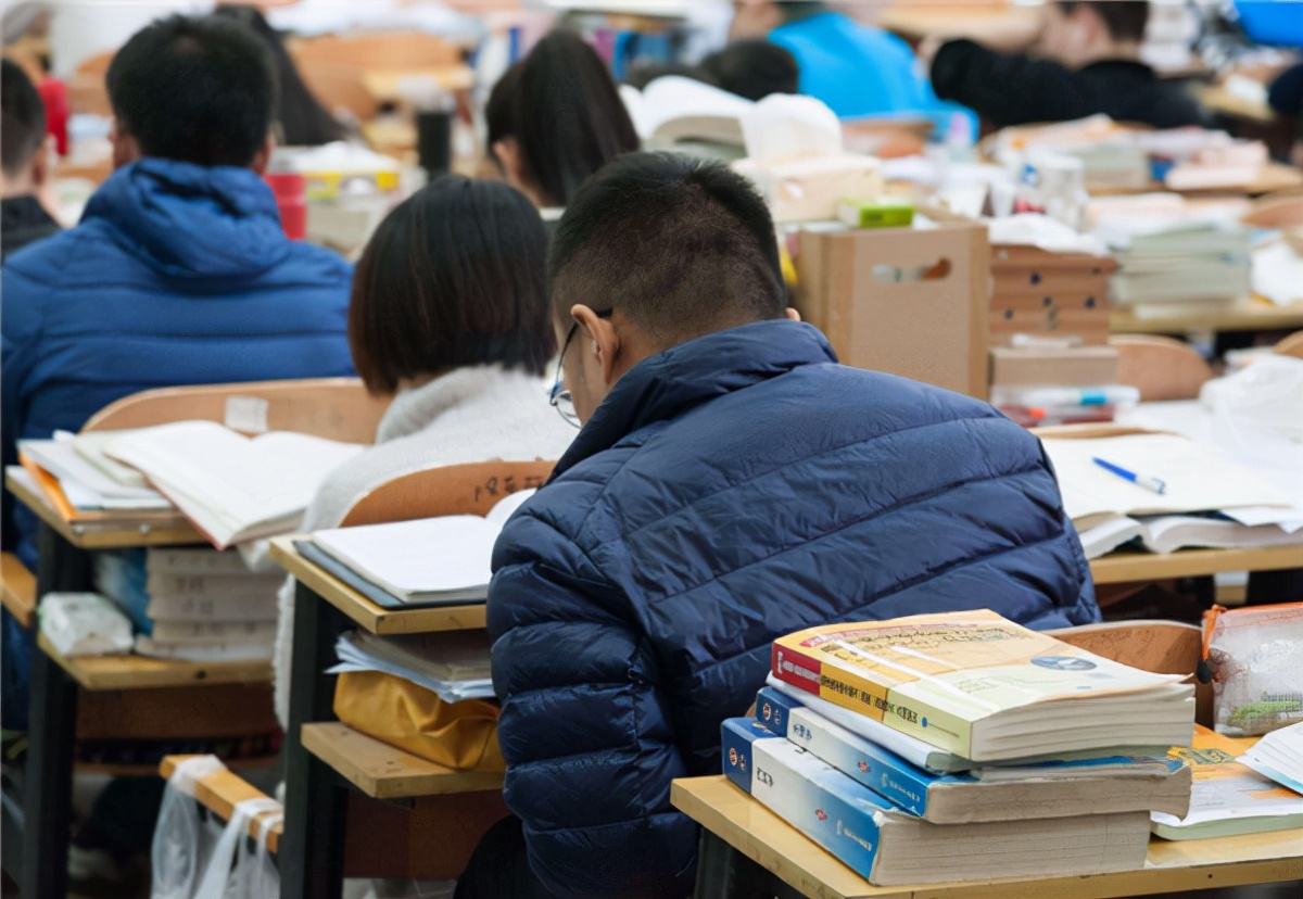 过来人“辛酸史”：大四就考研和工作之后再考研，差别居然这么大