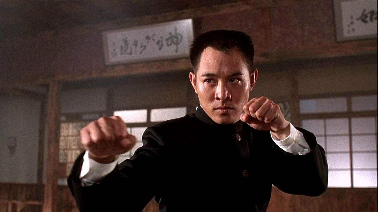 为什么说成龙是花拳绣腿，而李小龙是真功夫，结合影视资料告诉你