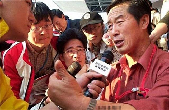 马俊仁跌倒后：广告代言人的生活现状