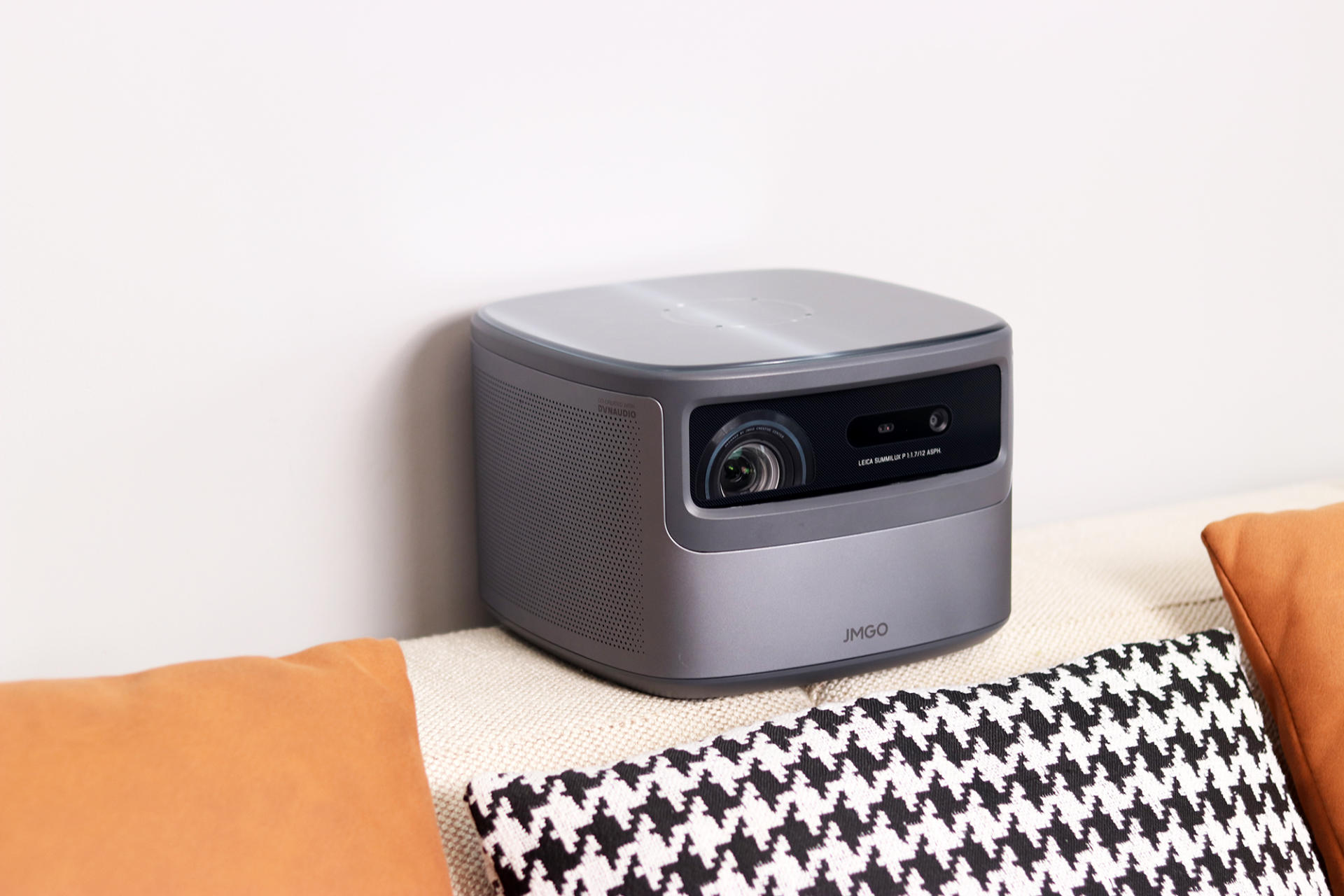 还原本真色彩！徕卡加持的旗舰投影：坚果J10S上手体验