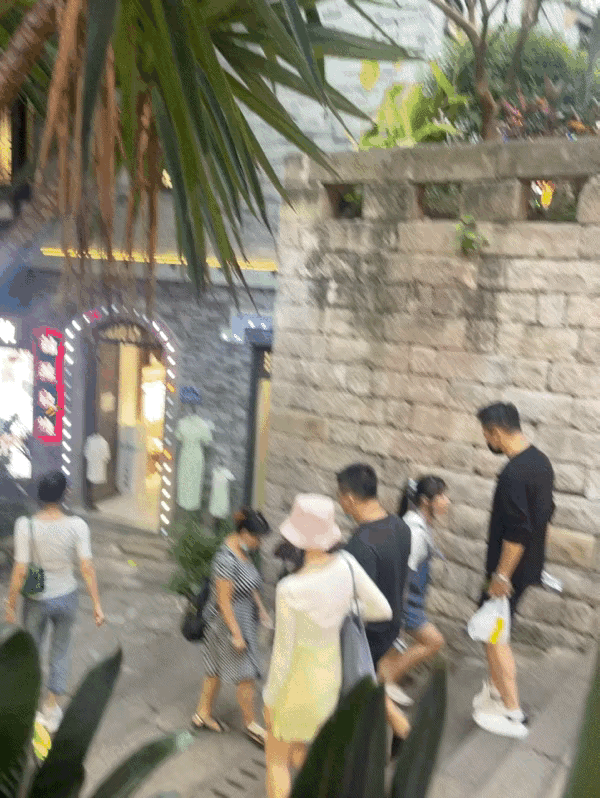 汪小菲不惜抛妻弃子的动力是什么？