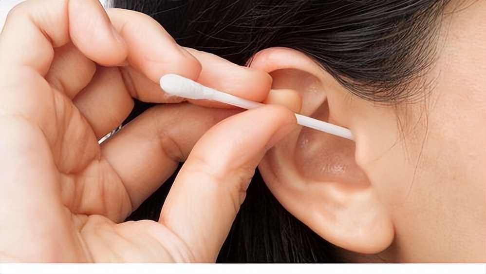 耳朵裡面經常癢，卻啥也掏不出來？ 這是為什麼？ 醫生揭曉答案