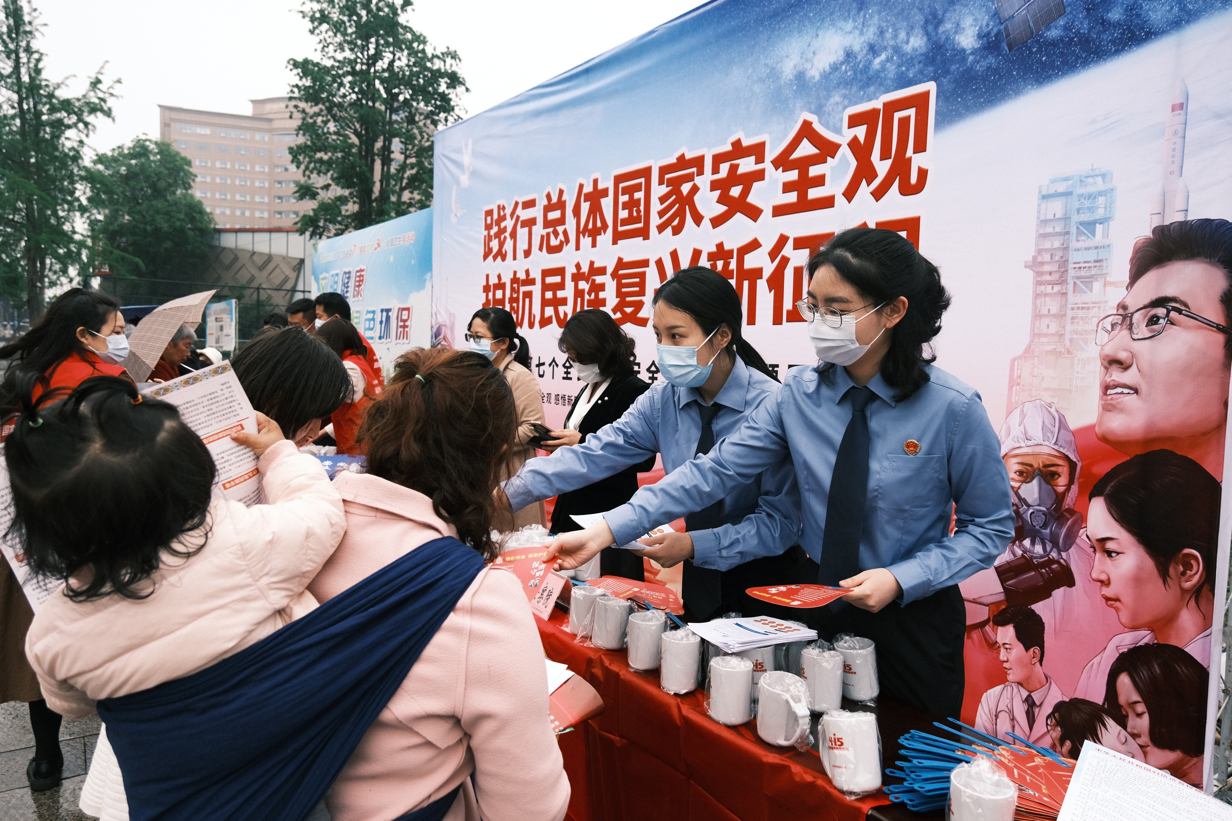 青神县人民检察院开展全民国家安全教育日宣传活动