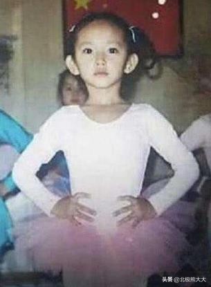 毛晓彤：曾被父亲抛弃扔进垃圾桶，成名后父亲向她要5000万赡养费