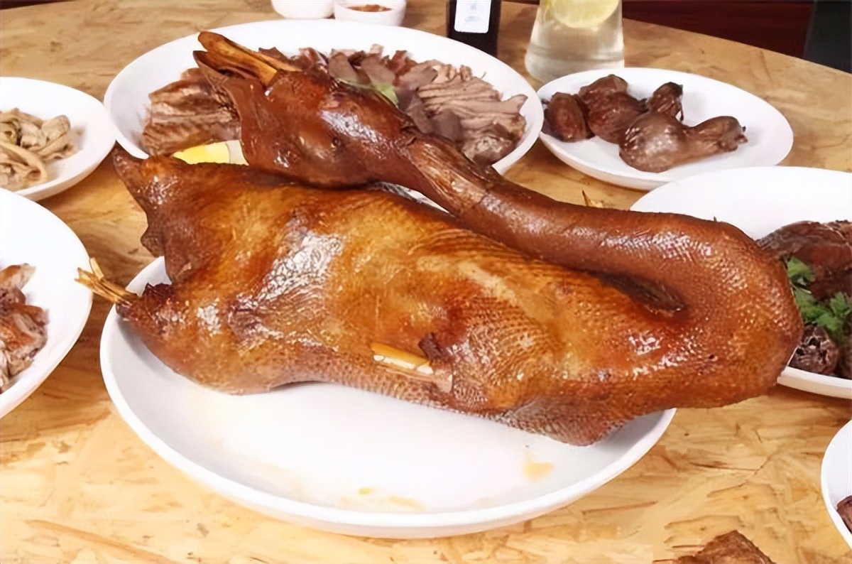 哪里卖鹅批发市场(养鹅的人不少,吃鹅肉的人也多,为什么超市和市场找