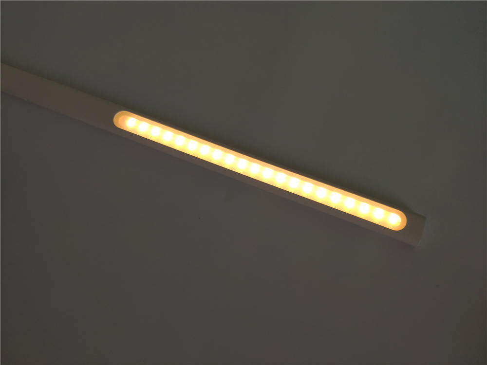 米家台灯经典再升级：全光谱灯珠+Ra95显色+语音可控