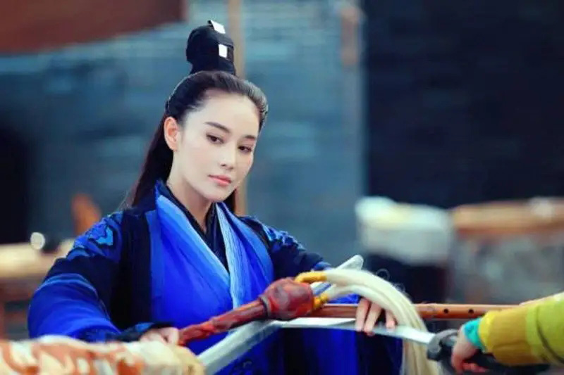 李莫愁被杨过抱住2次，为何都不杀他？原因藏在3个细节里