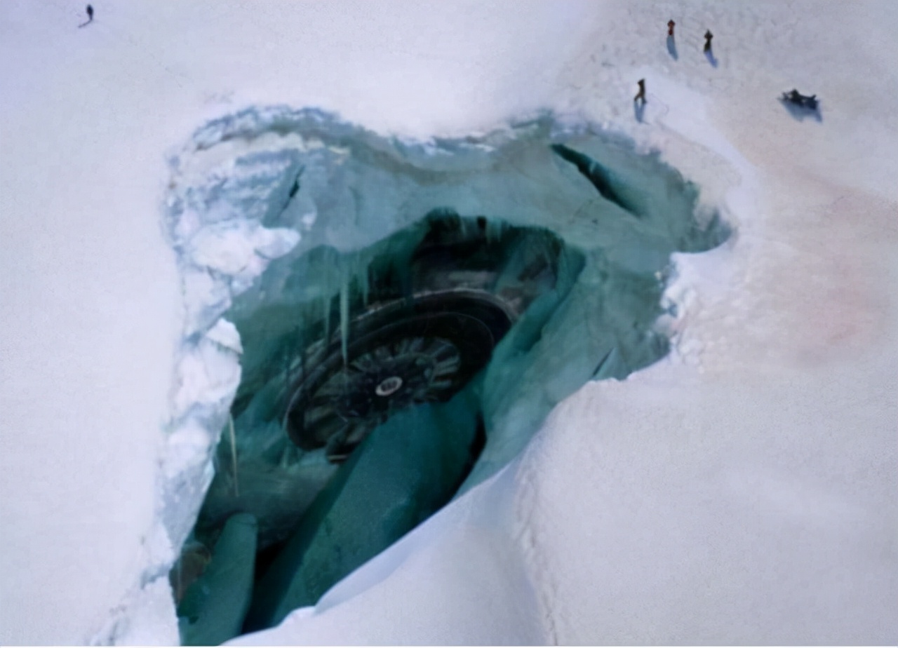 谜！南极4000米下有什么？俄罗斯钻探20年，发现一个“异星世界”