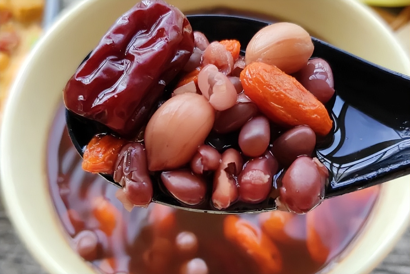 入夏后，紅豆和花生是絕配，每週喝2次，為三伏天做好準備