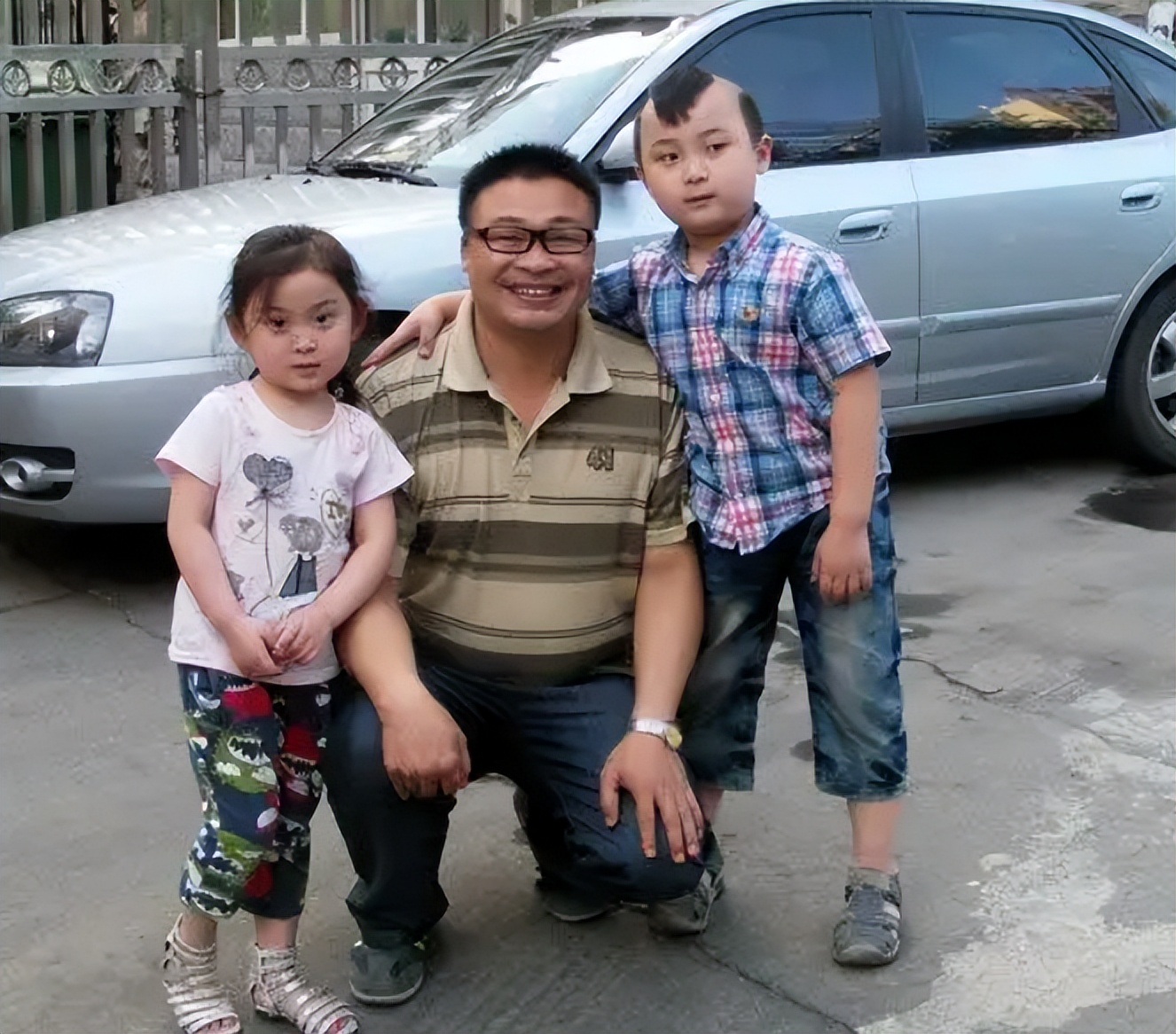 童星邓鸣贺:5岁成父母"提款机",去世7年后,妹妹又接他班