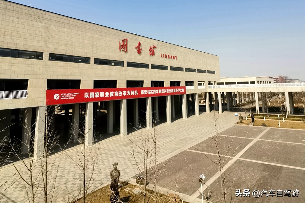 想把开车玩当职业，报高考志愿学什么专业才好？听3位嘉宾来指点