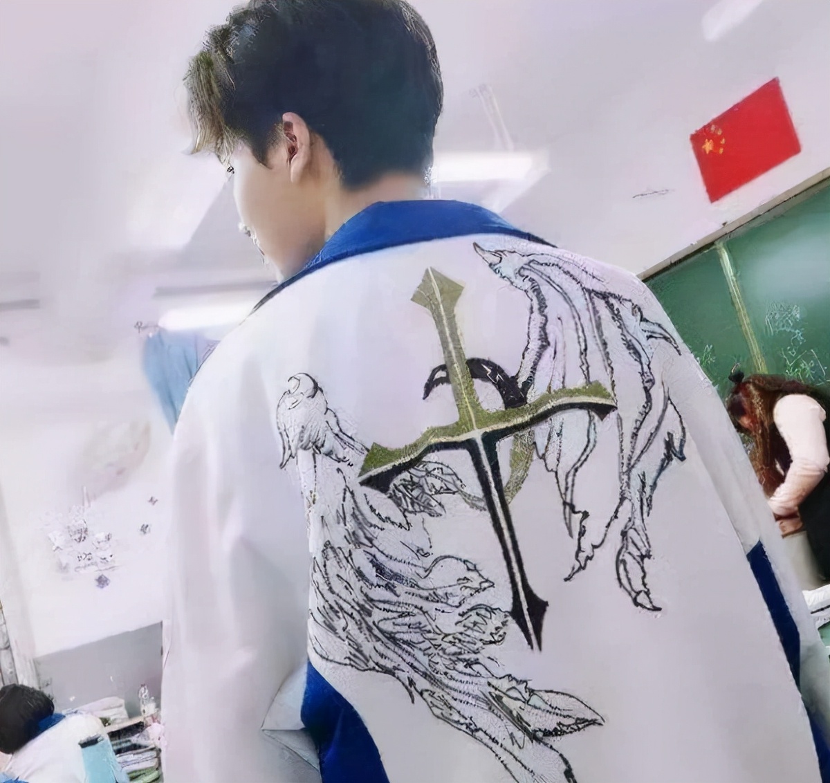 高中生手绘校服火了高中生校服设计图片手绘图片