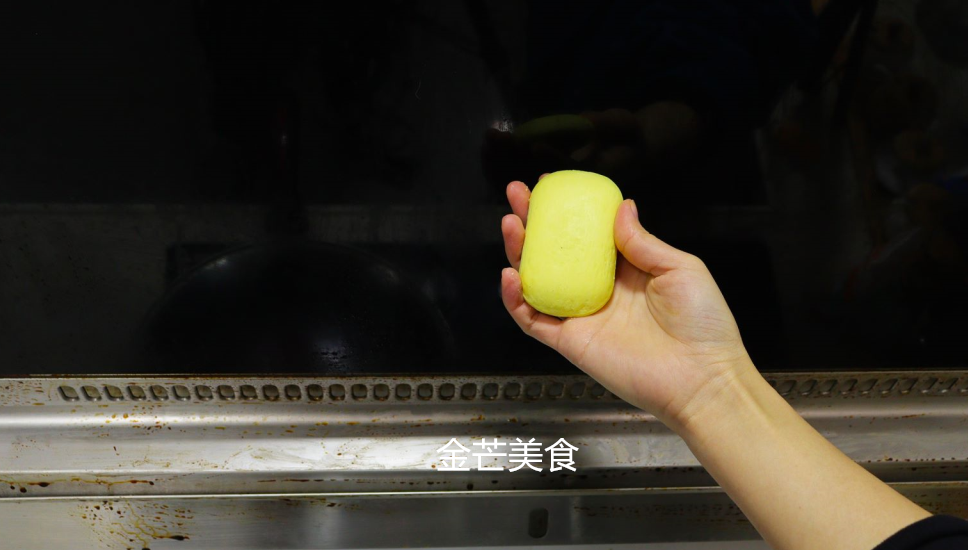 肥皂放在油烟机上涂一涂，效果这么厉害，我也是刚学会，涨知识了