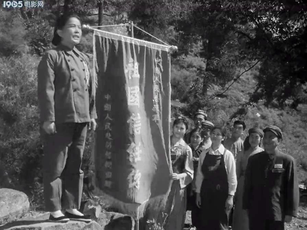 她是《打击侵略者》慰问团梅团长，丁大勇母亲，为啥难见演员消息