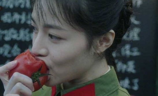 口碑炸裂！军旅片又出王炸作品，“冯女郎”钟楚曦的开挂史