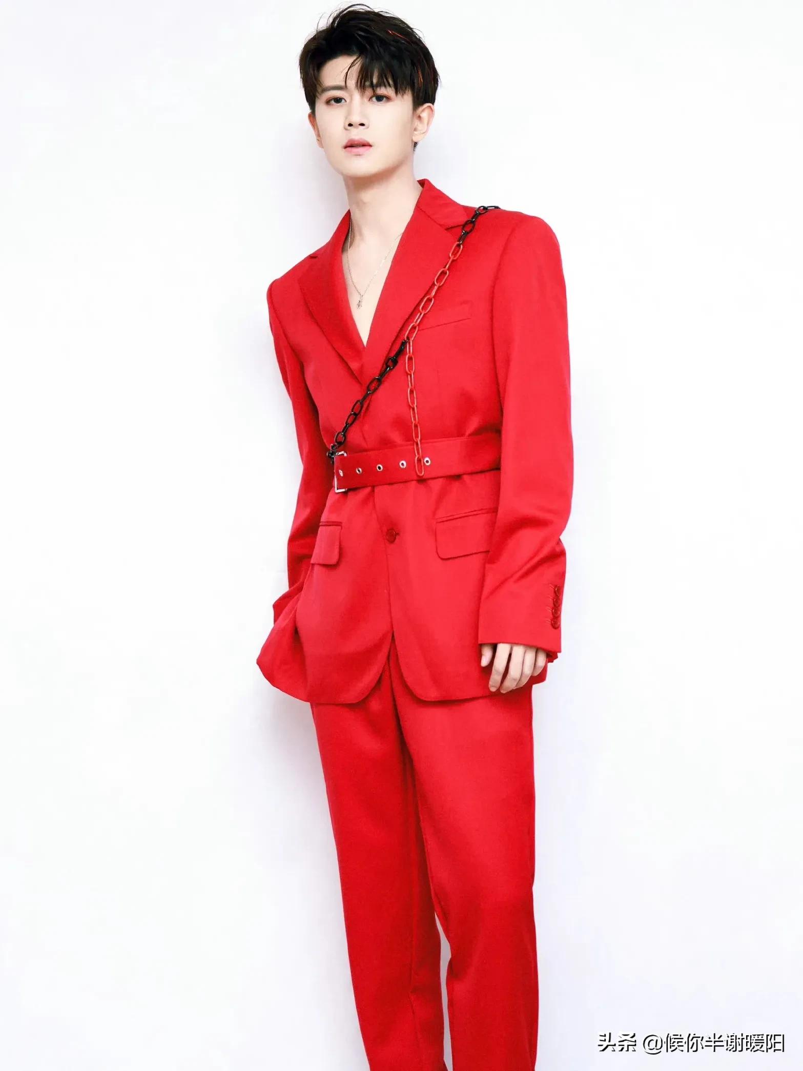 男明星最爱“束腰西装”：任嘉伦两次都出圈，许凯檀健次让人惊艳