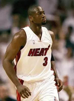 盖茨离婚损失1300亿美金，贝佐斯损失380亿，邓文迪离婚分到多少