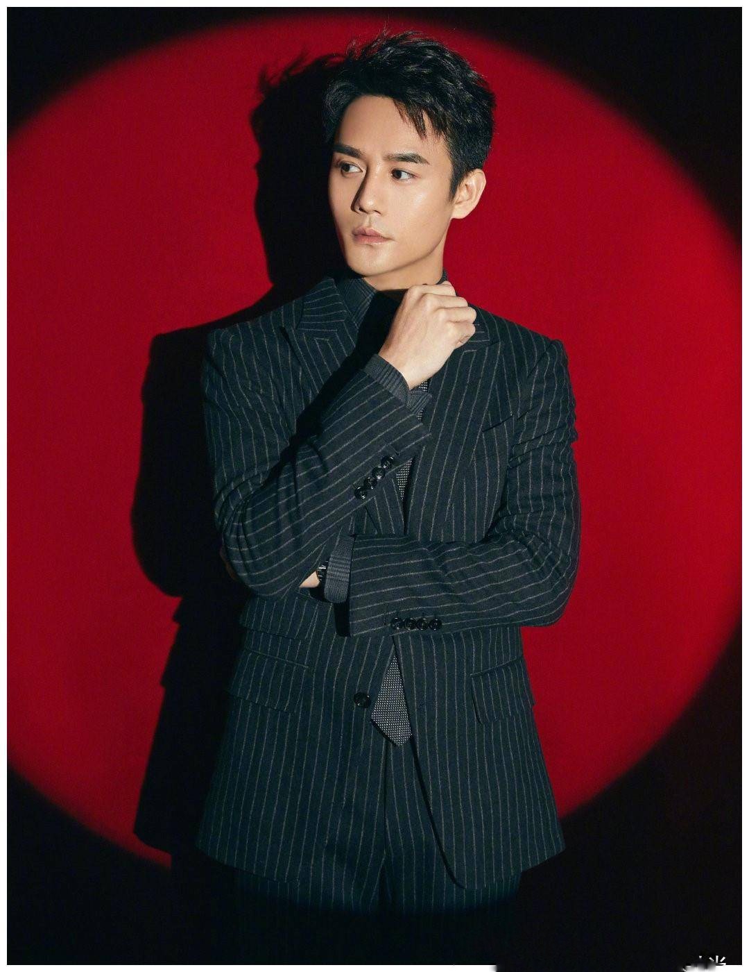 酷图片大全霸气男人(穿西装好看的男星只服这16位) - 赤虎壹号