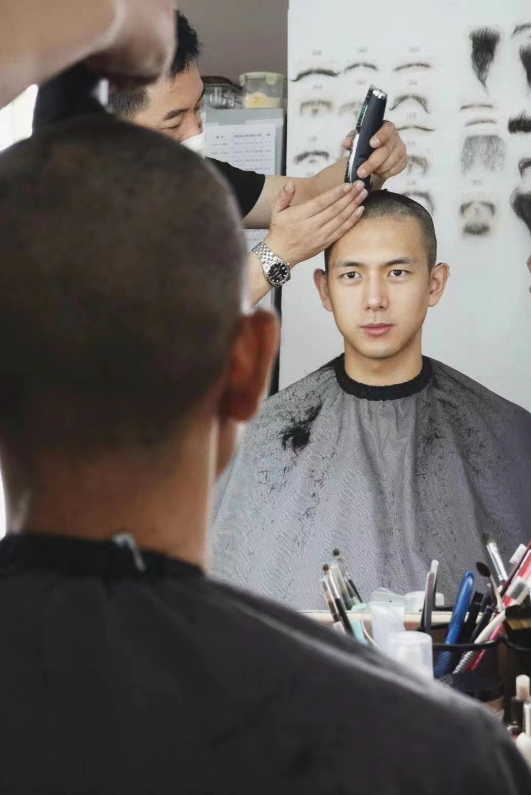 橘子晚报/大本洛佩兹结婚，邓紫棋改微博名字