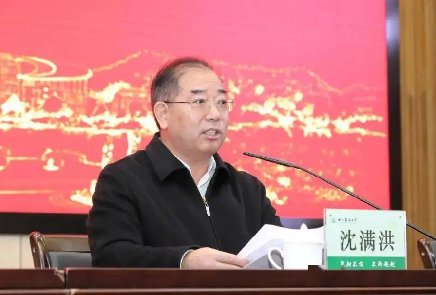 火遍媒体！这26位人大代表、12位政协委员，全部进京履职，全毕业于同一所大学！