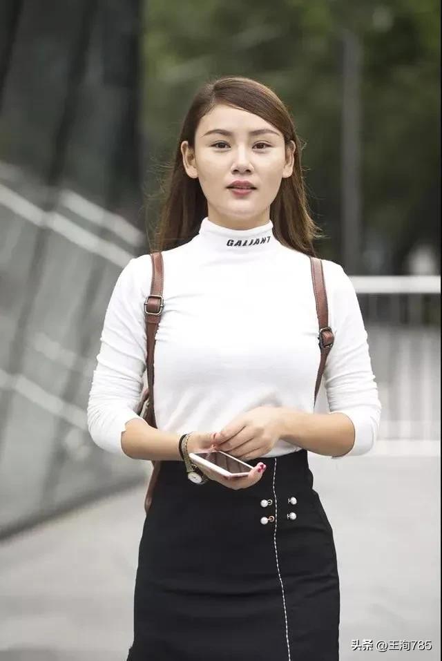 百年难遇的美女，身材苗条，线条匀称