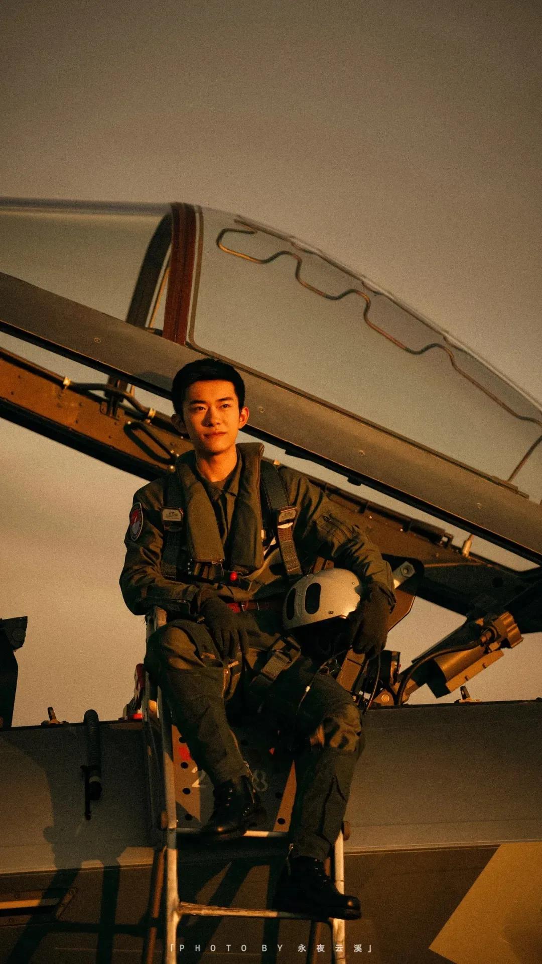 王俊凯易烊千玺王源高清壁纸，哪张壁纸最好看呢