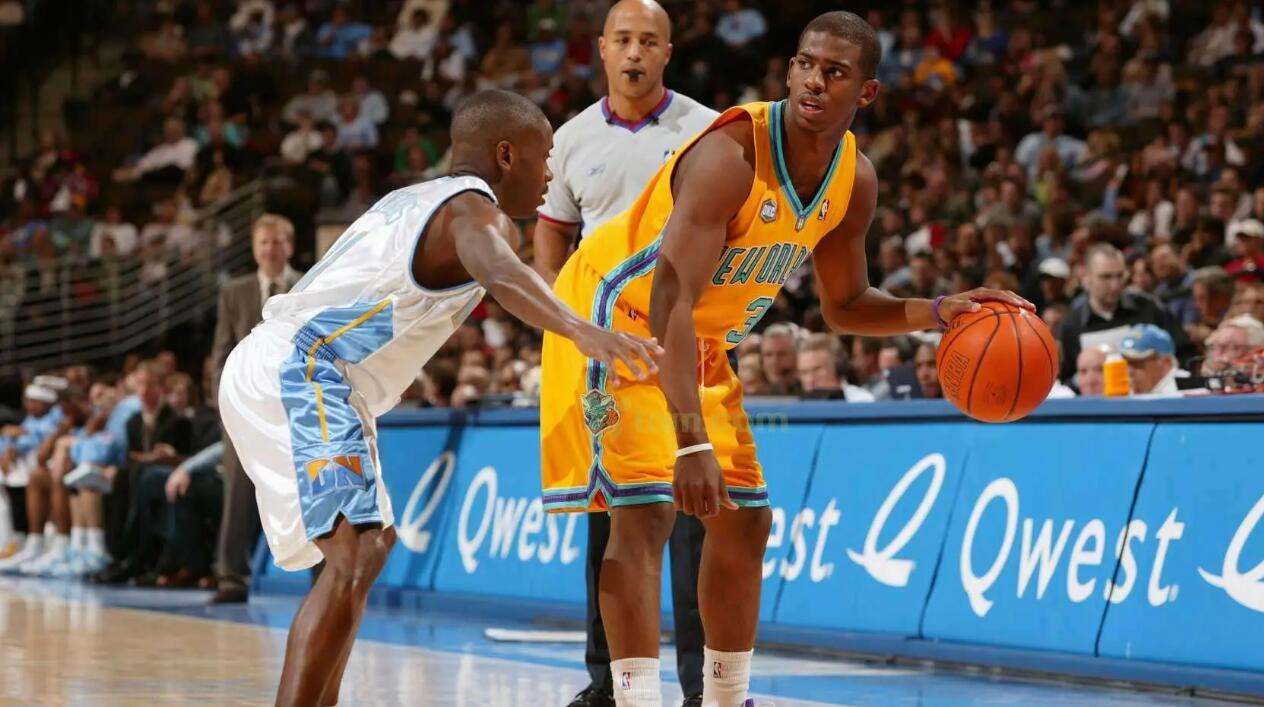 nba球员为什么怎么高(博格斯身高只有1.6米，为什么他能成为NBA历史上了不起的球星？)
