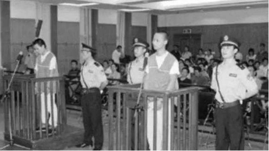 “山西贼王”王彦青：带11名狱友挖地道越狱，逃亡路上还英雄救美