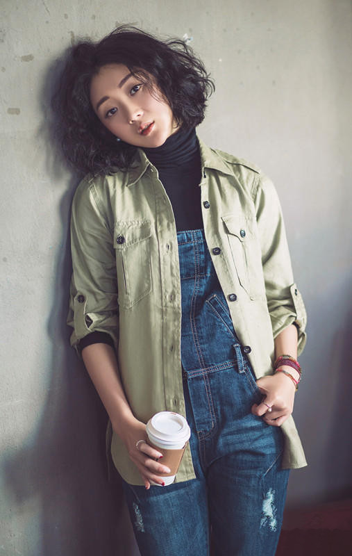 张瑶日常穿搭洋气减龄 影迷们看过她哪些作品评论关注转发分享收藏