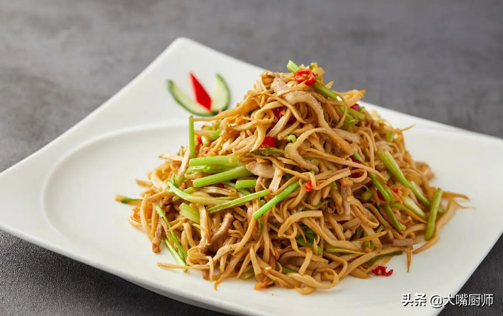 肉丝怎么炒好吃又嫩(美味下饭炒肉丝的诀窍)